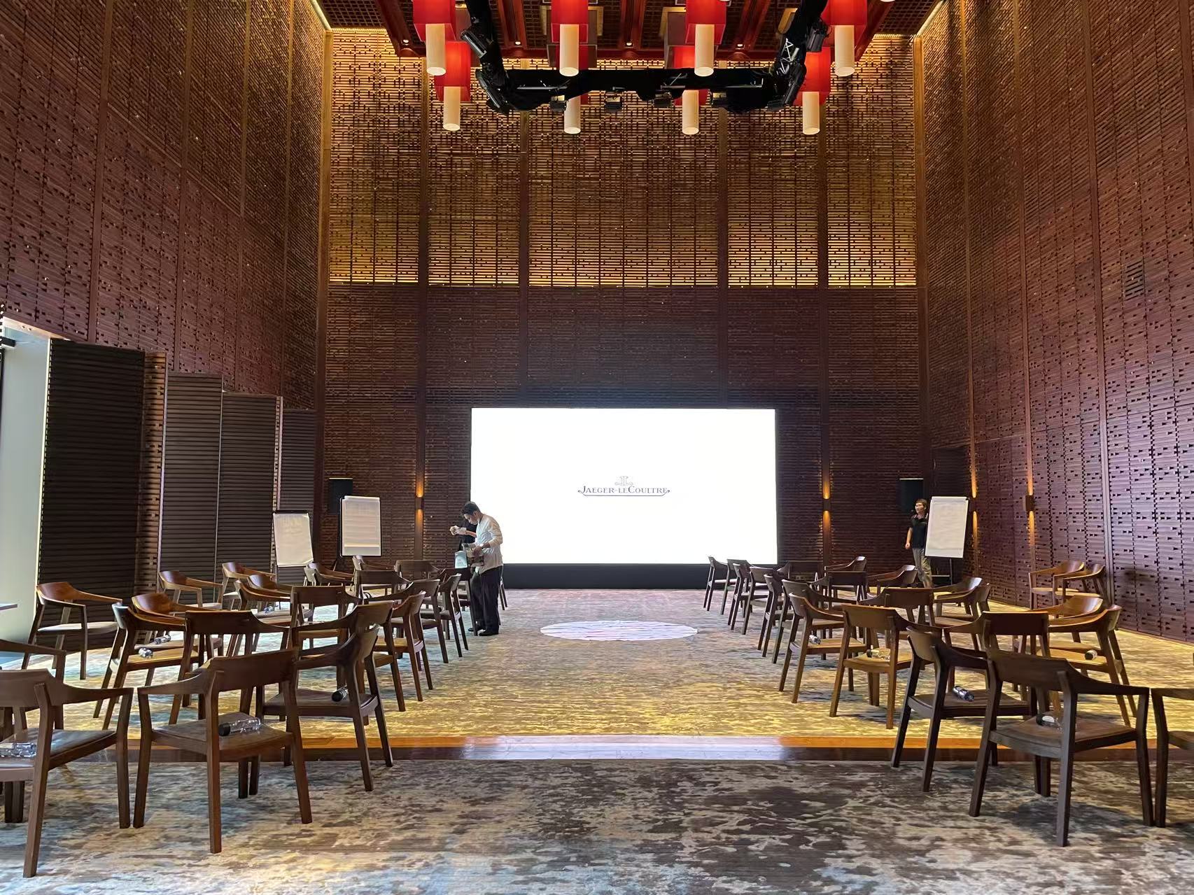 商业空间 LED 屏项目现场